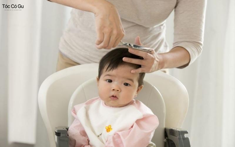 Cắt tóc cho bé ngày nào tốt theo âm lịch để bé khỏe, dễ nuôi? Cắt tóc cho trẻ ngày nào tốt trong năm?