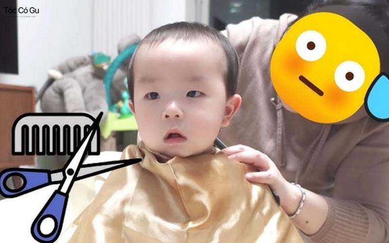 Cắt tóc cho bé ngày nào tốt theo âm lịch để bé khỏe, dễ nuôi? thời điểm lý tưởng để cắt tóc máu cho trẻ sơ sinh