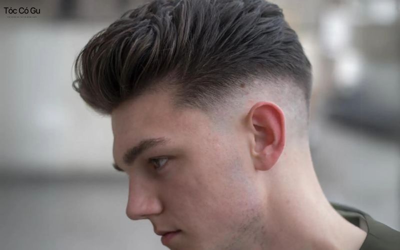 đặc trưng cốt lõi của Pompadour là phần tóc mái được vuốt ngược và tạo độ phồng (volume) tối đa