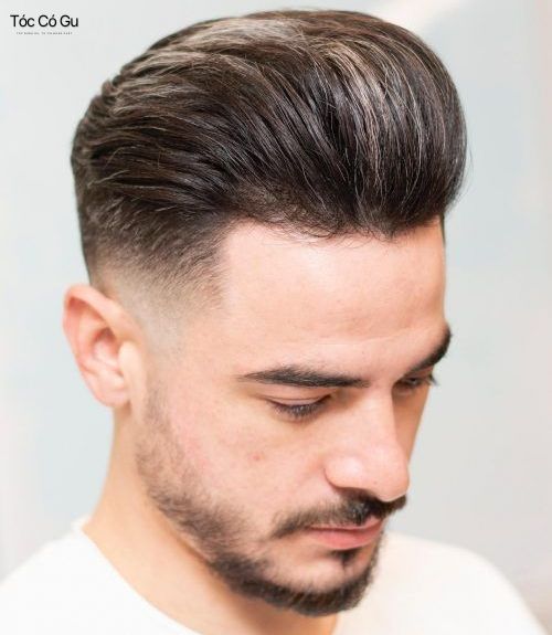 10+ kiểu tóc Pompadour lịch lãm quý ông nên thử trong năm 2026 Đặc trưng cốt lõi của Pompadour là phần tóc mái được vuốt ngược và tạo độ phồng (volume) tối đa
