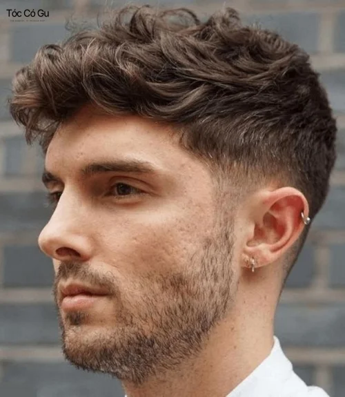 Textured Quiff: Kiểu tóc nam phồng tự nhiên hot hiện nay Tóc textured quiff nam với phần mái vuốt phồng