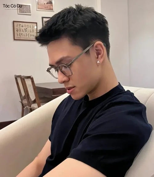 Nam giới trán thấp để tóc gì? Kiểu tóc undercut hất ngược 