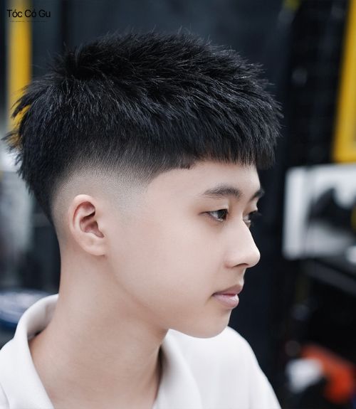 Tóc Textured Crop che trán chữ M ở nam hiệu quả