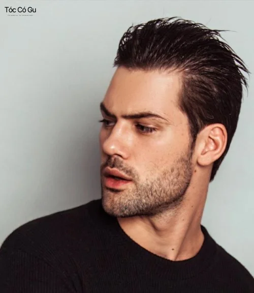 10+ kiểu tóc Comb Over chải ngôi lệch chuẩn quý ông thành đạt Slick Back Comb Over (Vuốt ngược lệch)
