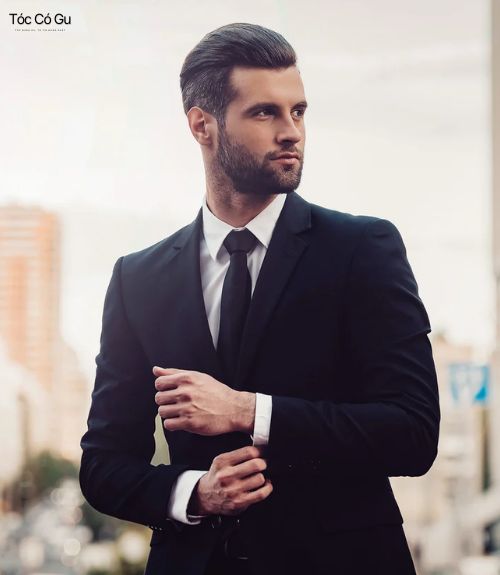 Top 10 kiểu tóc doanh nhân nam đẳng cấp, quyền lực dẫn đầu xu hướng Classic Slicked Back vuốt ngược bóng mượt đầy quyền lực cho nam doanh nhân