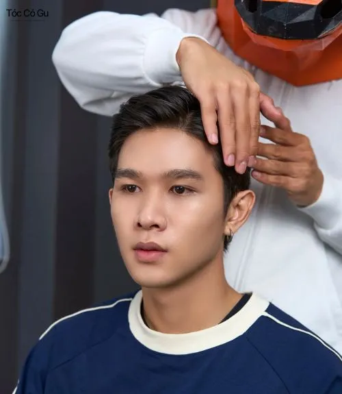 10+ kiểu tóc nam đi tiệc lịch lãm, sang trọng, giúp quý ông nổi bật Thoa sáp hoặc pomade tạo kiểu tóc nam đi sự kiện