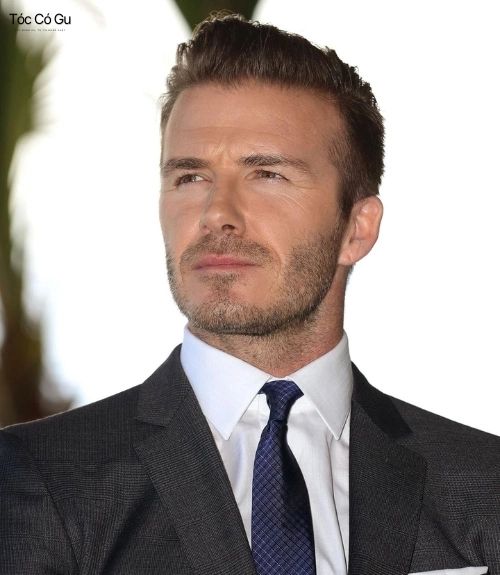 Ảnh David Beckham tuổi trung niên với mái tóc slick back