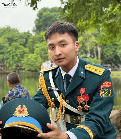 Tóc đầu đinh quân đội Việt Nam mạnh mẽ và gọn gàng