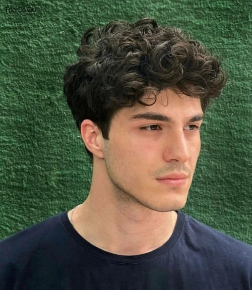 9 kiểu tóc Textured Fringe đẹp giúp chàng trẻ trung và cuốn hút Curly Textured Fringe giúp tăng độ phồng