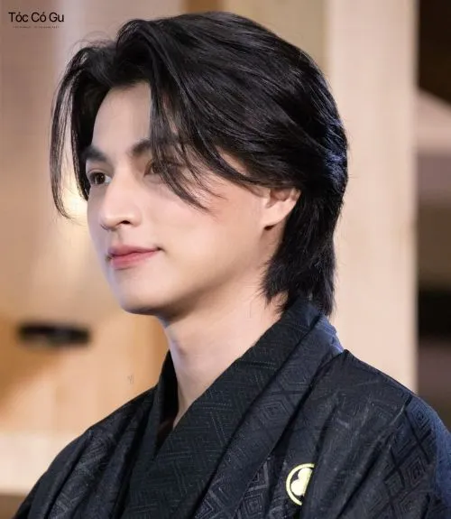 20+ kiểu tóc mullet nam cá tính, thời thượng và hot nhất 2026 Kiểu tóc mullet Curtain nam layer dài rẽ ngôi nhẹ nhàng mang phong cách lãng tử cổ điển Nhật Bản