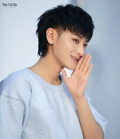 20+ kiểu tóc mullet nam cá tính, thời thượng và hot nhất 2026 Kiểu tóc mullet nam ngắn kết hợp mái ngố trẻ trung năng động và cuốn hút