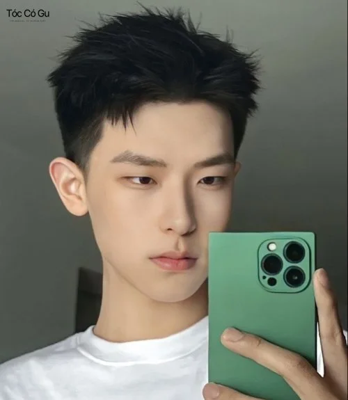 Kiểu tóc undercut vuốt dựng