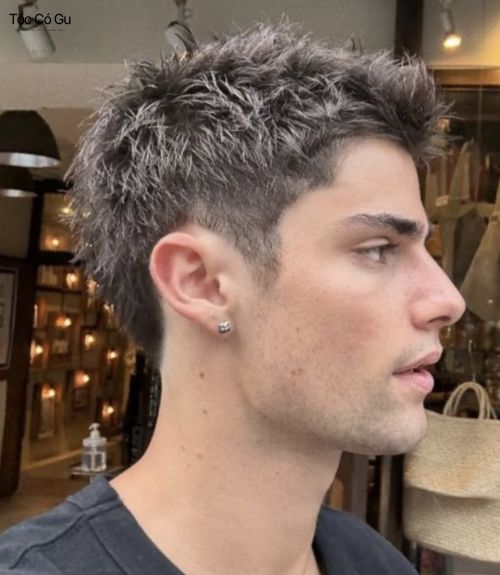 15+ kiểu tóc Spiky nam đẹp, cá tính và dẫn đầu xu hướng Tóc Spiky Faux Hawk