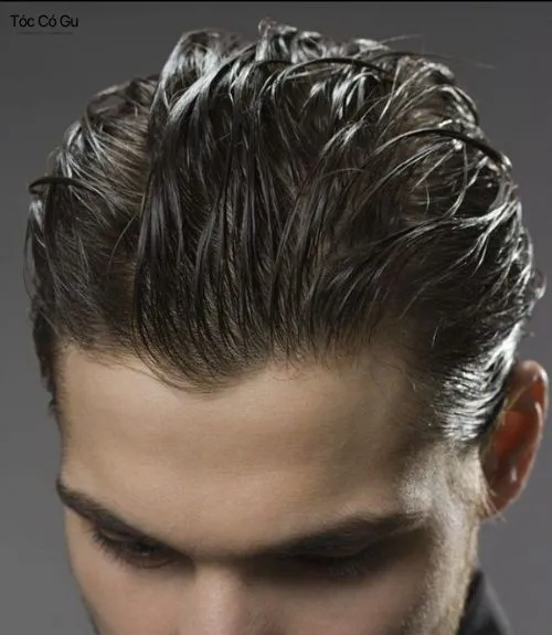 Tóc Wet Look là gì? Bí quyết tạo kiểu tóc ướt thời thượng Tóc Wet Look vuốt ngược với phần tóc bóng mượt rõ nếp.
