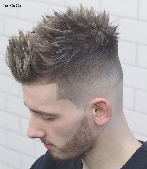 Faux Hawk: Kiểu tóc nam đẹp cá tính, năng động được yêu thích Faux Hawk Undercut cá tính với hai bên cắt sát đầy nổi bật