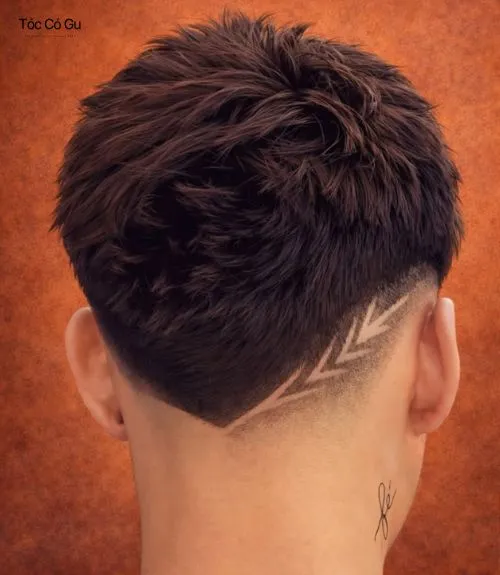 25+ kiểu kẻ tóc nam đẹp, chất và nghệ thuật được yêu thích nhất Tattoo tóc nam hình mũi tên sau gáy trên nền tóc layer.