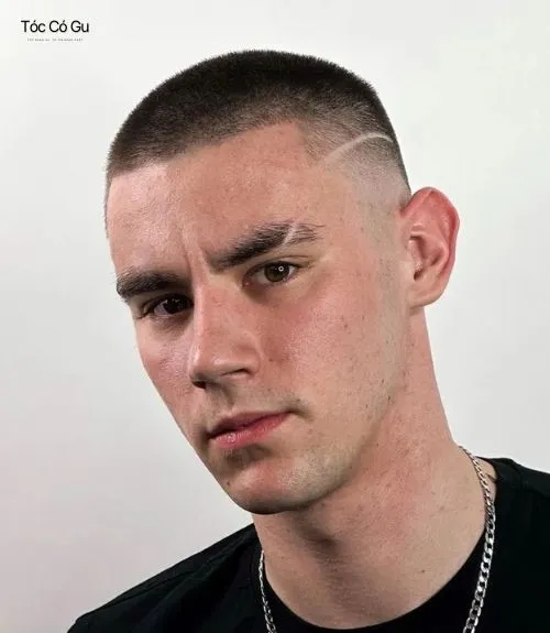 25+ kiểu kẻ tóc nam đẹp, chất và nghệ thuật được yêu thích nhất Kẻ tóc nam buzz cut với đường line ở chân mày và thái dương.
