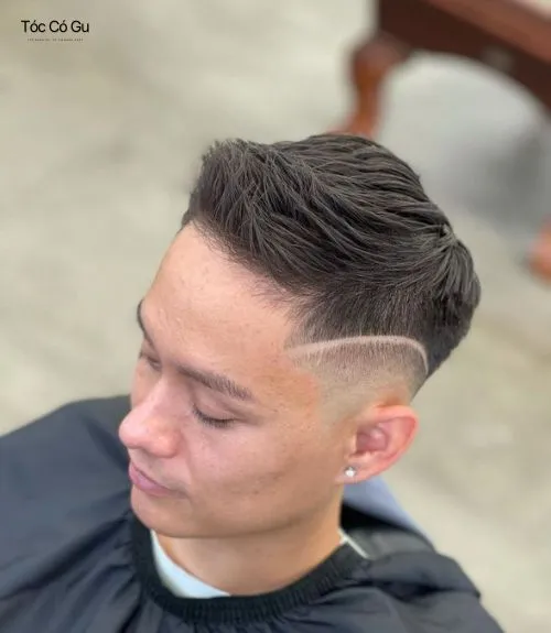 25+ kiểu kẻ tóc nam đẹp, chất và nghệ thuật được yêu thích nhất Kẻ tóc nam side fade với đường line ngang gọn gàng.