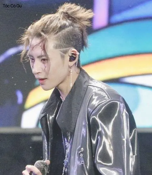 10+ kiểu tóc buộc nam lãng tử, đậm chất nghệ sĩ đầy cuốn hút Nam ca sĩ K-pop cực ngầu với kiểu tóc buộc đuôi ngựa cực phá cách