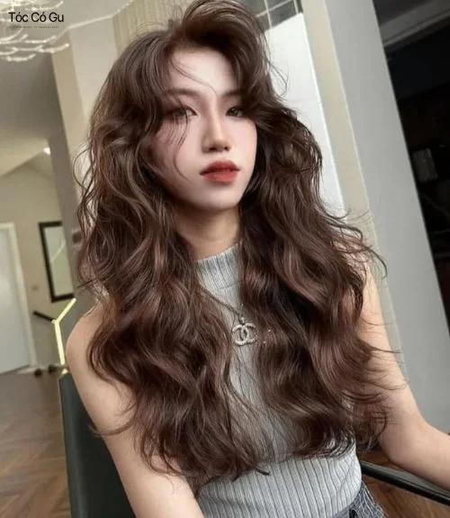 10 kiểu tóc cho tóc mỏng xẹp, thưa đẹp giúp tóc trông dày hơn Mái tóc uốn lọn lớn giúp tóc mỏng trở nên dày và quyến rũ hơn