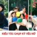 10 kiểu tóc chụp kỷ yếu nữ đẹp, siêu xinh cho ngày lễ tốt nghiệp Kiểu tóc chụp kỷ yếu nữ phù hợp sẽ giúp nàng tự tin hơn khi lên hình, tôn gương mặt và giữ được vẻ xinh xắn trong ngày tốt nghiệp. Nếu bạn đang phân vân nên để tóc xõa, buộc nửa đầu, uốn nhẹ hay tết tóc, bài viết này từ Tóc Có Gu sẽ gợi ý 10 kiểu tóc đẹp, dễ ứng dụng và cực ăn ảnh. Top các kiểu tóc chụp kỷ yếu nữ vừa hot trend vừa xinh xắn Một kiểu tóc phù hợp sẽ giúp nàng lên hình tự nhiên, tôn đường nét gương mặt và dễ phối với áo dài, váy trắng hoặc đồng phục trong ngày chụp kỷ yếu. Tóc dài uốn sóng lơi Hàn Quốc kết hợp mái bay Tóc dài uốn sóng lơi Hàn Quốc kết hợp mái bay là lựa chọn rất được yêu thích khi chụp kỷ yếu nhờ vẻ mềm mại, nữ tính và cực kỳ ăn ảnh. Phần tóc uốn nhẹ tạo độ bồng bềnh tự nhiên, trong khi mái bay giúp gương mặt trông thanh thoát, dịu dàng hơn. Kiểu tóc này đặc biệt hợp với áo dài, váy trắng hoặc concept chụp nhẹ nhàng ngoài trời. Kiểu tóc dài thẳng chẻ ngôi Kiểu tóc dài thẳng chẻ ngôi mang lại vẻ đẹp tối giản, trong trẻo và trưởng thành. Phần tóc được duỗi mượt hoặc giữ thẳng tự nhiên, kết hợp ngôi giữa hoặc ngôi lệch nhẹ để tạo cảm giác gọn gàng, thanh lịch. Đây là kiểu tóc phù hợp với nàng thích phong cách nữ sinh nhẹ nhàng, không quá cầu kỳ nhưng vẫn nổi bật trên ảnh kỷ yếu. Tóc uốn xoăn sóng buộc cao Tóc uốn xoăn sóng buộc cao giúp tổng thể diện mạo trông năng động, tươi tắn và rạng rỡ hơn. Phần đuôi tóc được uốn xoăn nhẹ, khi buộc cao sẽ tạo hiệu ứng bồng bềnh, giúp gương mặt sáng và trẻ trung. Kiểu tóc này rất hợp với những concept chụp vui vẻ, nhí nhảnh cùng bạn bè hoặc những nàng muốn khoe đường nét gương mặt rõ hơn. Tóc búi thấp chụp kỷ yếu nữ Tóc búi thấp chụp kỷ yếu nữ là kiểu tóc thanh lịch, nhẹ nhàng và rất hợp với áo dài. Phần tóc được búi gọn ở sau gáy, có thể kết hợp vài lọn tóc buông nhẹ hai bên để tạo cảm giác mềm mại hơn. Kiểu tóc này phù hợp với nàng thích vẻ đẹp nền nã, trưởng thành và muốn giữ tổng thể chỉn chu trong suốt buổi chụp. Tóc buộc nửa đầu thắt ruy băng Tóc buộc nửa đầu thắt ruy băng là kiểu tóc vừa ngọt ngào vừa nữ tính, rất hợp với concept chụp kỷ yếu trong trẻo. Phần tóc phía trên được buộc nhẹ, kết hợp ruy băng trắng, đen hoặc pastel để tạo điểm nhấn xinh xắn. Kiểu tóc này đặc biệt phù hợp khi diện áo dài, váy trắng hoặc trang phục học sinh. Tóc ngắn mái thưa chụp kỷ yếu Tóc ngắn mái thưa chụp kỷ yếu mang lại vẻ ngoài trẻ trung, đáng yêu và rất dễ lên hình. Phần mái thưa giúp gương mặt trông mềm mại hơn, trong khi độ dài tóc ngang cằm hoặc ngang vai tạo cảm giác gọn gàng, năng động. Đây là lựa chọn phù hợp với những nàng thích phong cách tự nhiên, nhẹ nhàng nhưng vẫn nổi bật. Tóc đuôi gà mái bay buộc cao Tóc đuôi gà mái bay buộc cao giúp nàng trông tươi tắn, năng động và rạng rỡ hơn trong từng khung hình. Phần tóc được buộc cao gọn gàng, kết hợp mái bay ôm nhẹ hai bên mặt để tạo hiệu ứng thanh thoát. Kiểu tóc này rất hợp với các concept chụp ngoài trời, chụp nhóm bạn hoặc những bộ ảnh có tinh thần trẻ trung, vui vẻ. Kiểu tết tóc dễ thương cho bộ ảnh tốt nghiệp Kiểu tết tóc dễ thương luôn là lựa chọn được nhiều nàng yêu thích khi chụp ảnh tốt nghiệp. Tóc có thể được tết một bên, tết hai bên hoặc tết nửa đầu để tạo cảm giác nữ tính, trong sáng và đáng yêu. Khi kết hợp thêm nơ, kẹp tóc hoặc hoa nhỏ, tổng thể sẽ càng nổi bật và hợp không khí kỷ yếu hơn. Tóc uốn xoăn xù mì bồng bềnh Tóc uốn xoăn xù mì bồng bềnh là kiểu tóc dành cho những nàng muốn bộ ảnh kỷ yếu có điểm nhấn cá tính hơn. Những lọn tóc xoăn nhỏ giúp mái tóc trông dày, nổi bật và rất ăn ảnh, đặc biệt khi chụp với váy vintage hoặc concept nàng thơ. Tuy nhiên, nàng nên tạo độ xoăn vừa phải để tổng thể vẫn mềm mại, không bị quá già. Tóc ngắn uốn cụp mái thưa Hàn Quốc Tóc ngắn uốn cụp mái thưa Hàn Quốc mang đến vẻ ngoài nhẹ nhàng, xinh xắn và dễ thương đúng chuẩn nữ sinh. Phần đuôi tóc được uốn cụp ôm mặt, kết hợp mái thưa giúp gương mặt trông nhỏ gọn và trẻ trung hơn. Kiểu tóc này rất hợp với áo dài, sơ mi trắng hoặc các concept chụp kỷ yếu đơn giản, trong trẻo. Chọn kiểu tóc chụp kỷ yếu nữ theo khuôn mặt Mỗi dáng mặt sẽ phù hợp với một cách tạo kiểu khác nhau. Khi chọn kiểu tóc chụp kỷ yếu nữ, nàng nên ưu tiên những mẫu tóc giúp tôn đường nét tự nhiên, che nhẹ khuyết điểm và giữ tổng thể hài hòa khi lên hình. Kiểu tóc chân ái cho nữ mặt tròn, má bầu Với nàng có gương mặt tròn hoặc má bầu, nên ưu tiên những kiểu tóc có độ rơi nhẹ hai bên má để tạo cảm giác gương mặt thon gọn hơn. Tóc uốn sóng lơi, tóc mái bay, tóc buộc nửa đầu hoặc tóc xõa uốn phồng chân tóc đều là lựa chọn rất hợp. Khi tạo kiểu, nàng có thể thả lơi vài lọn tóc hai bên mặt để che nhẹ phần má và giúp tổng thể mềm mại, nữ tính hơn. Kiểu tóc khắc phục khuyết điểm cho mặt dài, vuông góc cạnh Với gương mặt dài hoặc vuông góc cạnh, nàng nên chọn kiểu tóc giúp làm mềm đường nét và cân bằng chiều dài khuôn mặt. Tóc mái bay, mái thưa, tóc uốn sóng nhẹ hoặc tóc búi thấp thả lọn hai bên sẽ giúp gương mặt trông hài hòa hơn. Đặc biệt, phần mái nên được tạo độ cong tự nhiên để che nhẹ trán, làm mềm xương hàm và giúp ảnh kỷ yếu trông dịu dàng hơn. Cách cân bằng tỉ lệ cho khuôn mặt dài và trán cao Nếu nàng có khuôn mặt dài kèm trán cao, tóc mái thưa uốn nhẹ sẽ là lựa chọn rất đáng thử. Phần mái giúp rút ngắn cảm giác chiều dài gương mặt, trong khi các lọn tóc hai bên được uốn phồng nhẹ sẽ tạo độ rộng vừa phải, giúp tổng thể cân đối hơn. Nàng có thể kết hợp tóc xõa uốn sóng, tóc buộc thấp hoặc tóc buộc nửa đầu để vừa che khuyết điểm vừa giữ vẻ xinh xắn, tự nhiên khi chụp kỷ yếu. Bí quyết giữ nếp tóc kỷ yếu nữ bền đẹp suốt cả ngày dài Để mái tóc luôn xinh và giữ form ổn định từ lúc chụp ảnh cá nhân đến chụp nhóm, nàng nên chuẩn bị kỹ từ bước gội đầu, tạo kiểu đến mang theo vài món “cứu nguy” nhỏ trong ngày kỷ yếu. Gội đầu trước ngày chụp: Nên gội trước 1 ngày để tóc sạch nhưng vẫn có độ bám nếp tự nhiên, tránh gội sát giờ chụp khiến tóc quá mềm và nhanh xẹp. Sấy phồng chân tóc: Với tóc xõa, tóc mái bay hoặc tóc uốn sóng, phần chân tóc nên được sấy phồng nhẹ để mái tóc trông bồng bềnh hơn khi lên hình. Dùng sản phẩm giữ nếp vừa đủ: Có thể xịt keo nhẹ hoặc dùng mousse tạo phồng, nhưng không nên dùng quá nhiều vì dễ làm tóc bị cứng, bết và kém tự nhiên. Cố định tóc bằng kẹp tăm: Với tóc búi, tóc tết hoặc tóc buộc nửa đầu, nàng nên dùng thêm kẹp tăm nhỏ để giữ form chắc hơn, nhất là khi chụp ngoài trời. Mang theo lược mini và xịt dưỡng: Đây là hai món rất hữu ích để chỉnh lại tóc sau khi đội mũ tốt nghiệp, thay trang phục hoặc chụp dưới nắng lâu. Hạn chế chạm tay vào tóc liên tục: Việc vuốt tóc quá nhiều có thể khiến tóc nhanh bết, mất nếp và làm phần mái bị xẹp. Chọn kiểu tóc phù hợp thời tiết: Nếu chụp ngoài trời nắng nóng hoặc có gió, nàng nên ưu tiên tóc buộc nửa đầu, tóc búi thấp hoặc tóc tết để giữ nếp tốt hơn. Kiểu tóc chụp kỷ yếu nữ không chỉ giúp nàng xinh hơn khi lên hình mà còn góp phần lưu giữ trọn vẹn cảm xúc trong ngày tốt nghiệp. Tùy vào khuôn mặt, trang phục và concept chụp, bạn có thể chọn tóc uốn sóng lơi, tóc buộc nửa đầu, tóc búi thấp, tóc tết hoặc tóc ngắn mái thưa để có diện mạo thật rạng rỡ. Đừng quên tham khảo thêm các gợi ý từ Tóc Có Gu để chọn được kiểu tóc phù hợp và tự tin nhất trong ngày đặc biệt này.