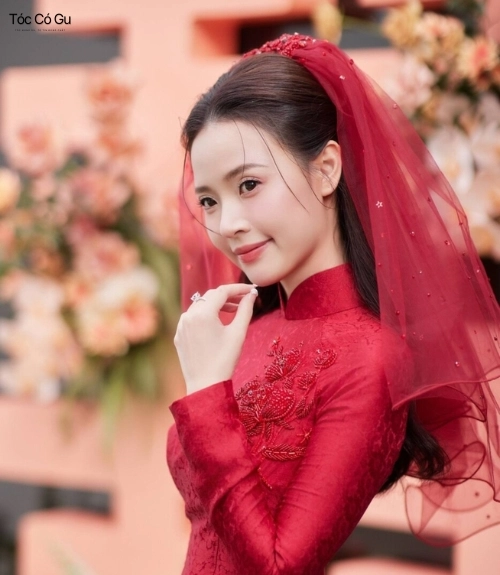 15+ kiểu tóc cô dâu đẹp giúp nàng tỏa sáng trong ngày lễ cưới Gợi ý kiểu tóc cô dâu mặc áo dài giúp tôn lên vẻ đẹp truyền thống.