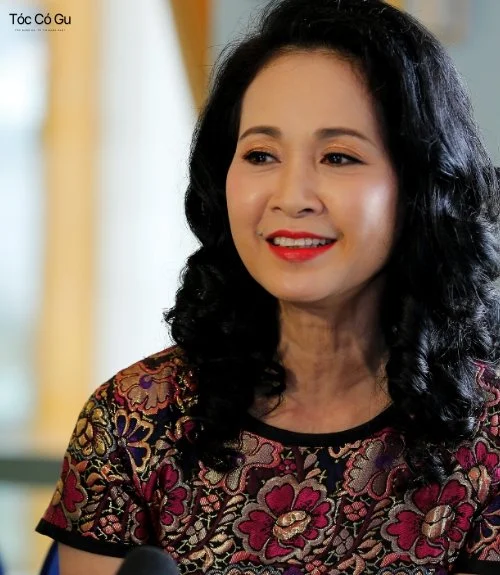 Tóc uốn xoăn lọn to