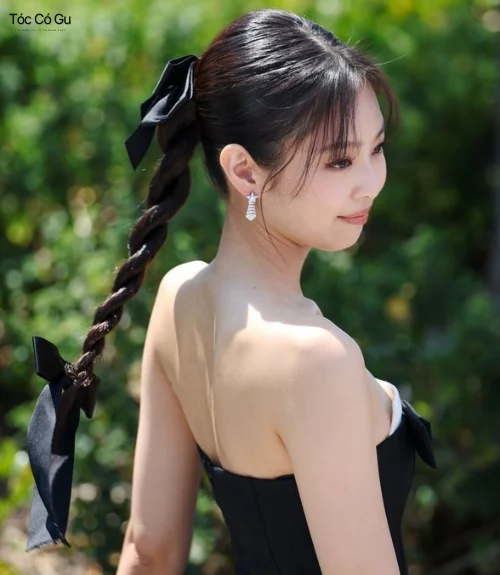 Tóc đuôi sam nàng thơ đi dự tiệc