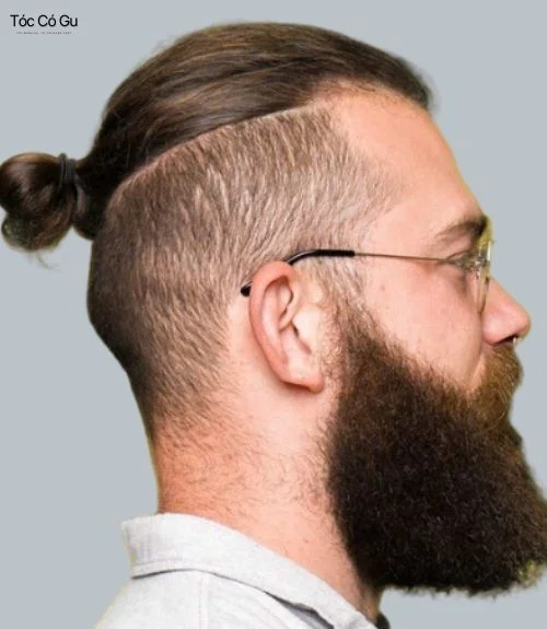 Top 10+ kiểu tóc Top Knot cực ngầu, đậm chất phong trần cho nam giới Tóc Top Knot mix cùng râu quai nón cực "Tây"