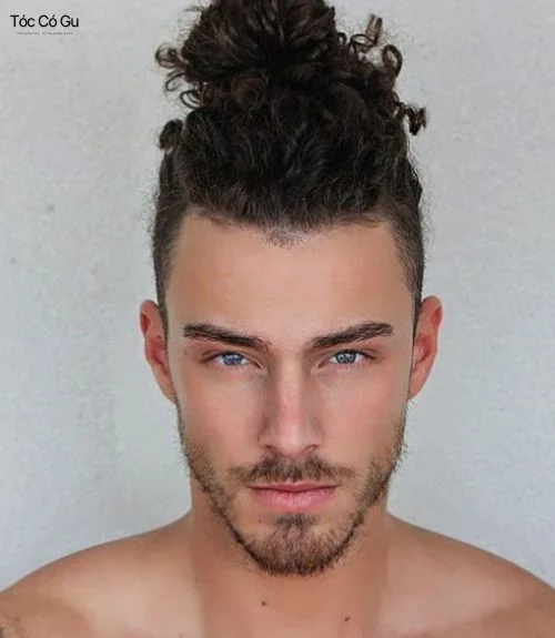 Top 10+ kiểu tóc Top Knot cực ngầu, đậm chất phong trần cho nam giới Tóc Top Knot uốn xoăn