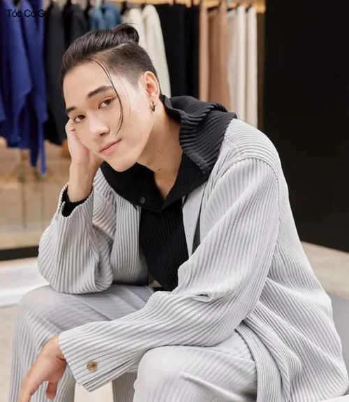 Top 10+ kiểu tóc Top Knot cực ngầu, đậm chất phong trần cho nam giới Kiểu Top Knot Á Đông