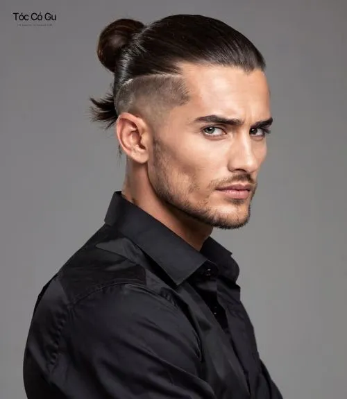 15+ kiểu tóc Man Bun đẹp phong trần, cực chất cho nam giới Tóc man bun undercut cạo sát hai bên đầy mạnh mẽ.