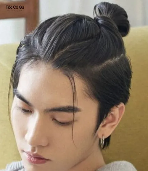 15+ kiểu tóc Man Bun đẹp phong trần, cực chất cho nam giới Kiểu tóc man bun châu Á buộc cao gọn gàng.