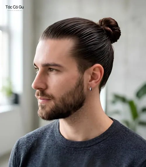 15+ kiểu tóc Man Bun đẹp phong trần, cực chất cho nam giới Kiểu tóc man bun buộc gọn phía sau cho nam tóc dài.