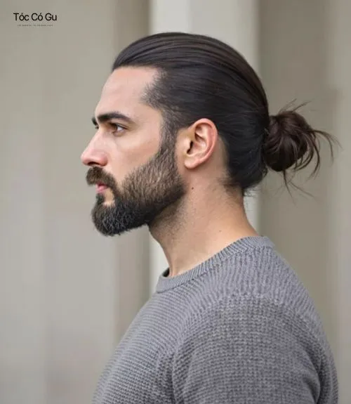 15+ kiểu tóc Man Bun đẹp phong trần, cực chất cho nam giới Tóc man bun buộc thấp kết hợp râu quai nón.