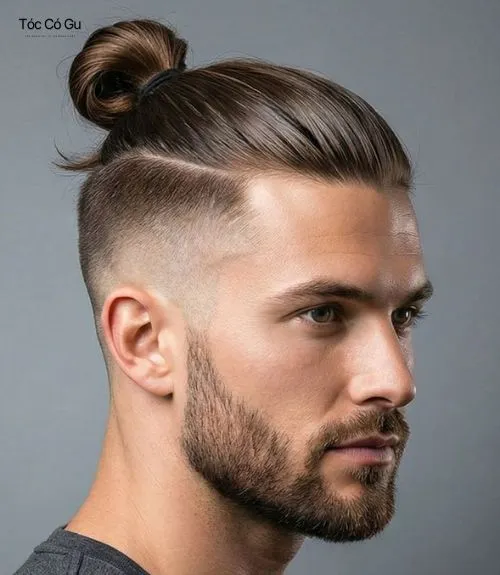 15+ kiểu tóc Man Bun đẹp phong trần, cực chất cho nam giới Tóc man bun fade cao với phần tóc trên vuốt ngược.