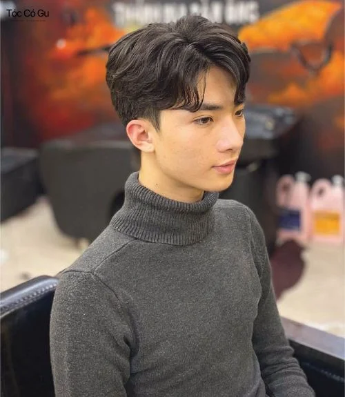 Top 10+ kiểu tóc Middle Part nam cực chất dành cho mọi phong cách Middle Part uốn xoăn nhẹ