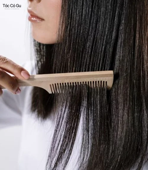 Tóc chẻ ngọn có nên cắt không? Khi nào nên cắt và gợi ý kiểu tóc phù hợp Chăm sóc đúng cách giúp hạn chế tóc chẻ ngọn quay trở lại