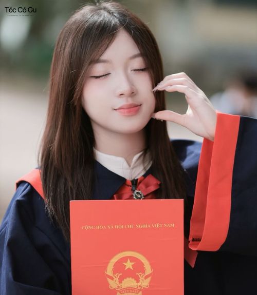 10 kiểu tóc chụp kỷ yếu nữ đẹp, siêu xinh cho ngày lễ tốt nghiệp Tóc dài thẳng tự nhiên chụp kỷ yếu trong trẻo cho học sinh nữ