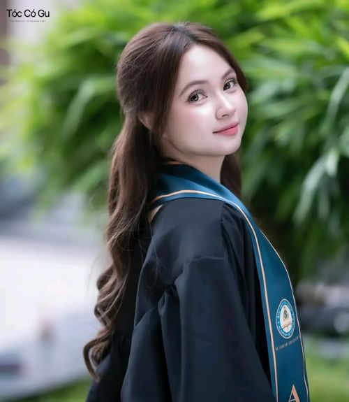 10 kiểu tóc chụp kỷ yếu nữ đẹp, siêu xinh cho ngày lễ tốt nghiệp Tóc búi thấp chụp kỷ yếu nữ đẹp