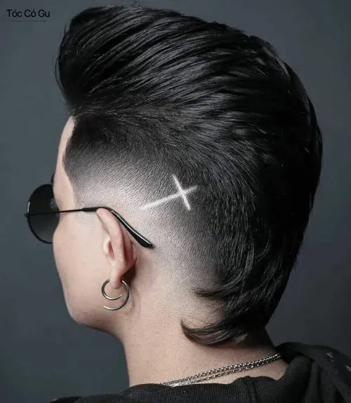 12+ kiểu tóc gáy nhọn nam cực chất, chuẩn boy phố 2026 Kiểu tóc mullet layer nam gáy nhọn dài, được vuốt dựng với độ phồng lớn và tạo điểm nhấn ở gáy
