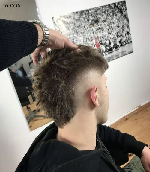 10+ kiểu tóc Mohawk cá tính, phá cách cho chàng thích khác biệt Mohawk Fade hiện đại và nam tính