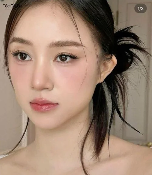 Tóc ngắn búi thấp sang trọng dự tiệc