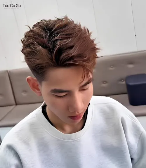 Side Part Texture: Kiểu tóc nam xu hướng được cắt nhiều 2026 Side Part Rủ Uốn Texture
