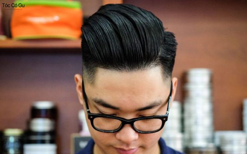 Cách sử dụng sáp vuốt tóc nam đúng cách, giữ nếp lâu Vuốt sáp lên tóc và tạo kiểu