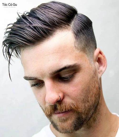 Cách vuốt Pomade đúng kỹ thuật cho tóc nam vào nếp đẹp Sử dụng pomade để vuốt tạo kiểu tóc Pompadour, Quiff