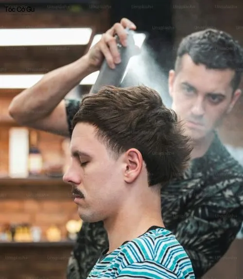 Gôm xịt tóc là gì? Công dụng, cách dùng và lưu ý cần biết Gôm xịt tóc giúp giữ nếp, tăng độ phồng và hoàn thiện kiểu tóc