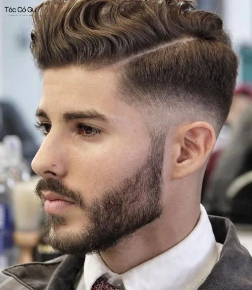 Kiểu tóc xù nam kết hợp Undercut cá tính với phần tóc trên đỉnh bồng xù
