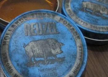 Pomade gốc nước (Water Based Pomade) là sản phẩm tạo kiểu tóc có nước là thành phần chính là nước