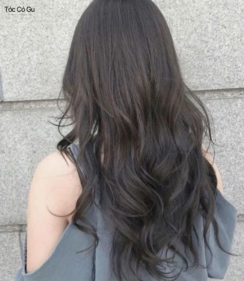 Kiểu tóc dài uốn xoăn đuôi đẹp